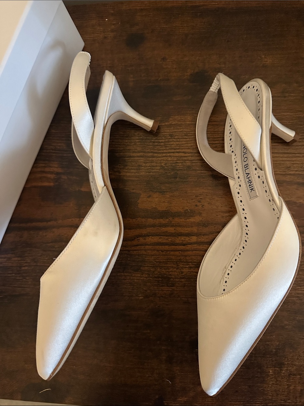 Manolo Blahnik Carolyne bridal satin White Pointed Toe Slingback Heels - Picture 2 of 5